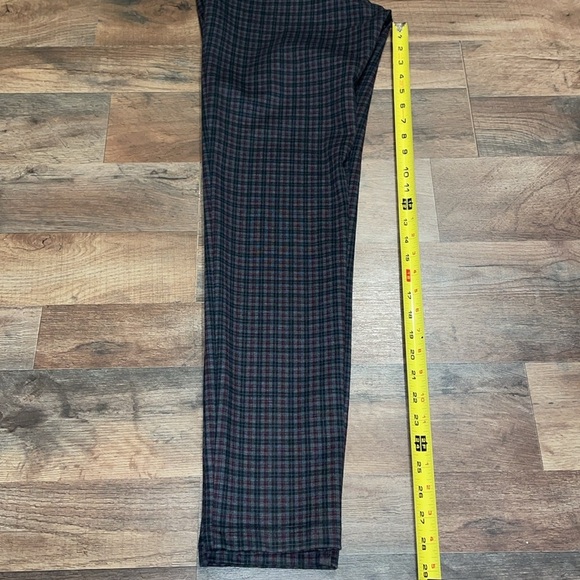 KUT from the Kloth Grey and burgundy Plaid skinny pants. Size 8 - Picture 6 of 10